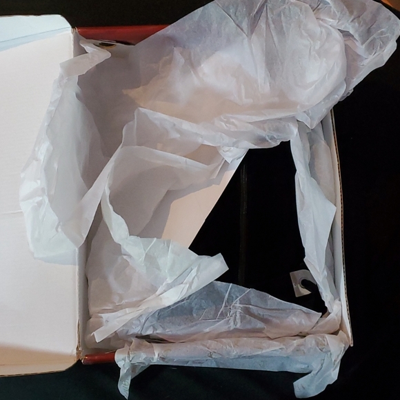 Black high heel boots made by LILIANA - Picture 2 of 5